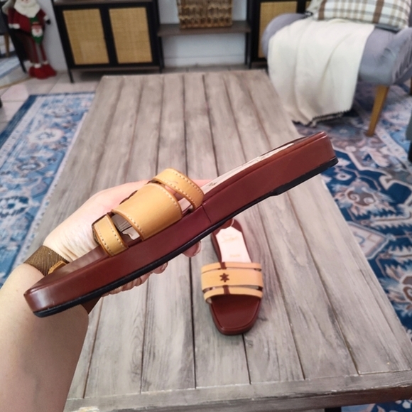 Christian Louboutin Vintage Leather Sandal in Tan/Oak Combo Euro 37 - Picture 12 of 15